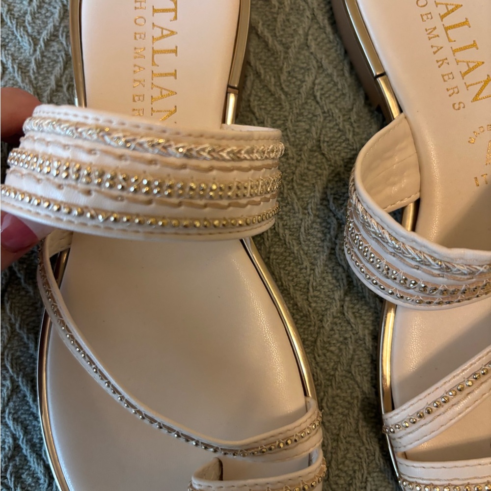 NWOT Italian Shoemakers Women's white Sandals - Picture 2 of 4